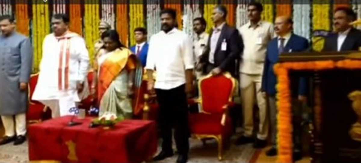 अकबरुद्दीन ओवैसी ने तेलंगाना विधानसभा के प्रोटेम स्पीकर के रूप में शपथ ली